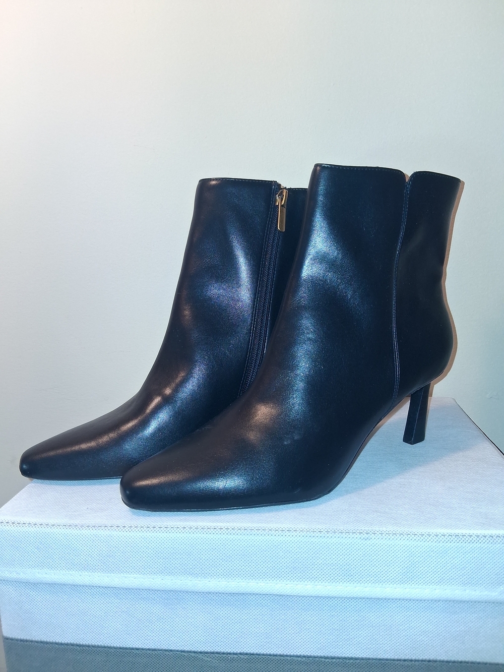 Giani Bernini Black Pointed Toe Ankle Booties with Side Zip